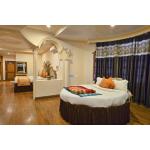 The Royal Queen Hotel - Phata