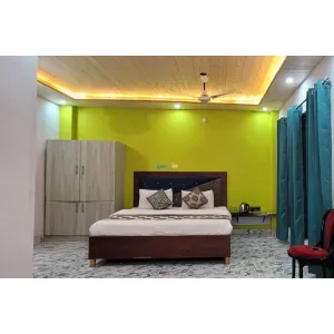 deluxe room with double bed at Hotel Mount Memory in Barkot Khardi