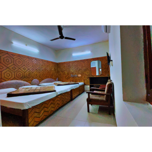 Bansal Guest House (Just 20 Steps Away From The River Ganga) - Haridwar