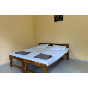 Guru Krupa Bhakt Niwas - Ghrishneshwar