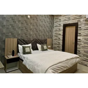 Sarila Bhaktipad Nikunj Ashram - Vrindavan