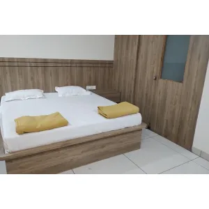 YLNS Vasavi Nithyadhana Satram  - Surendrapuri (Yadagirigutta)