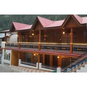 wooden entrance of hotel manisha in Gangotri