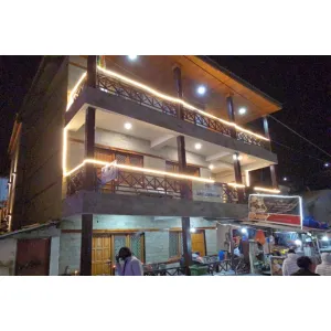 Front view of Shivpuri House near Kedarnath temple