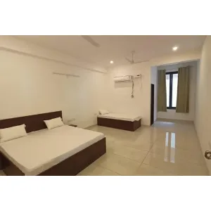 Shri Hit Dham - Vrindavan (Near Radha Keli Kunj)