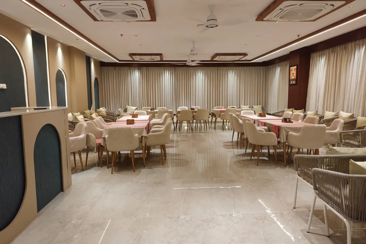 Restaurant of Hotel JJM Palace in Udaipur