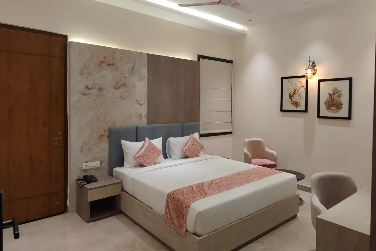 Double bed room at Hotel JJM Palace - Udaipur